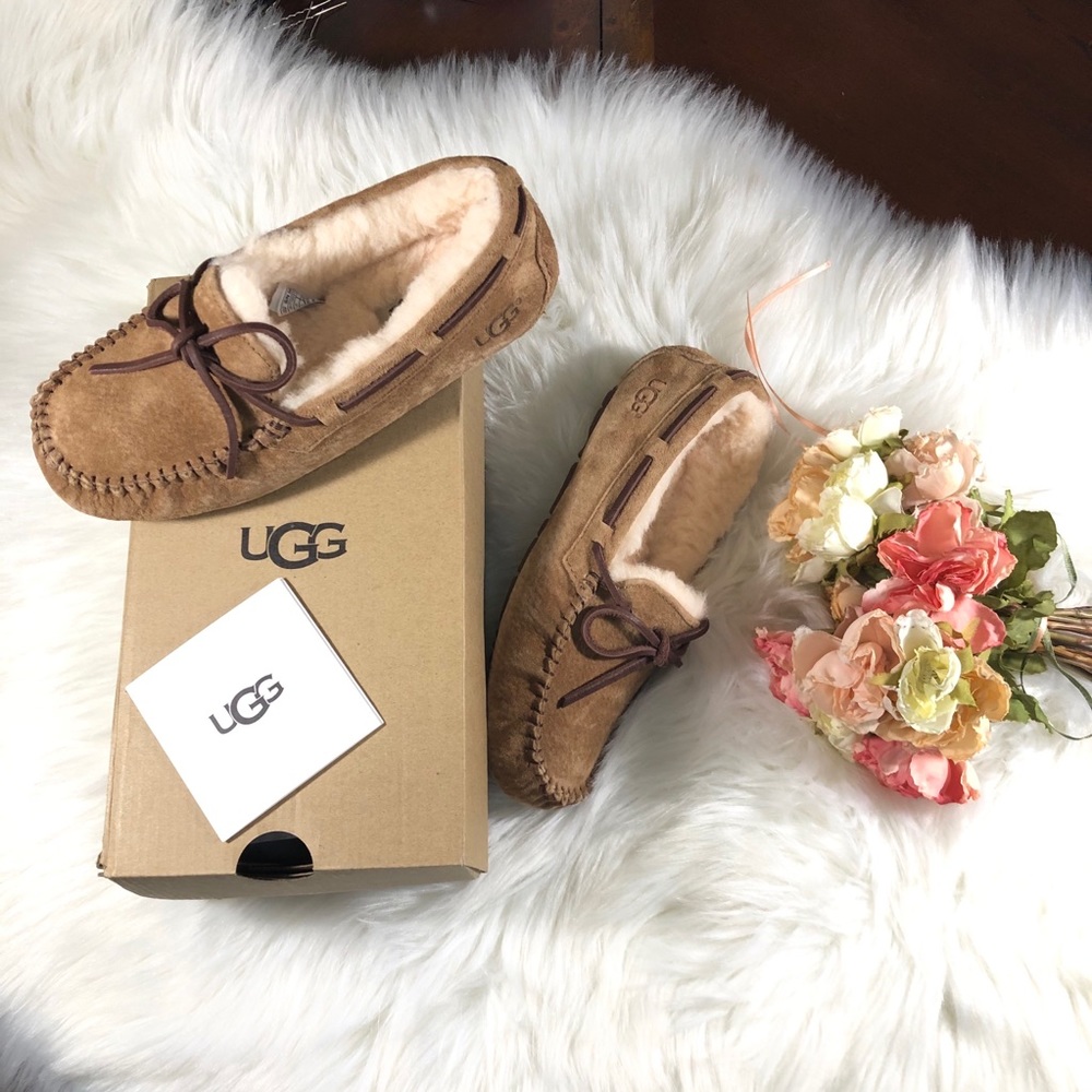 SOLD New Ugg Dakota Chesnut Slipper Moccasins